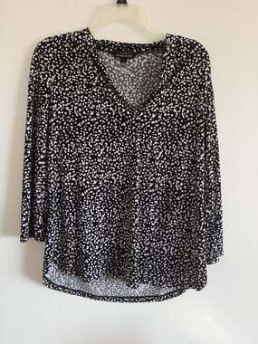 41 Hawthorn Black and White  V-Neck Blouse 3/4 sleeve  Size S